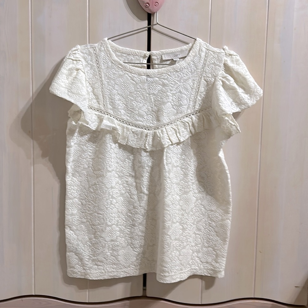 LOFT -Lace ruffle top